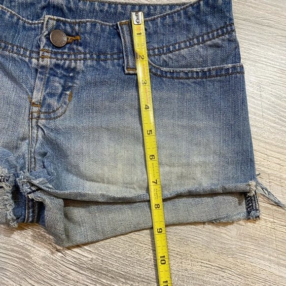 Abercrombie & Fitch Low Rise Jean Shorts - Picture 5 of 6